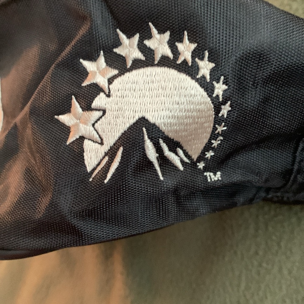 Paramount Great America black nylon fanny pack. See pictures for size - Picture 2 of 8